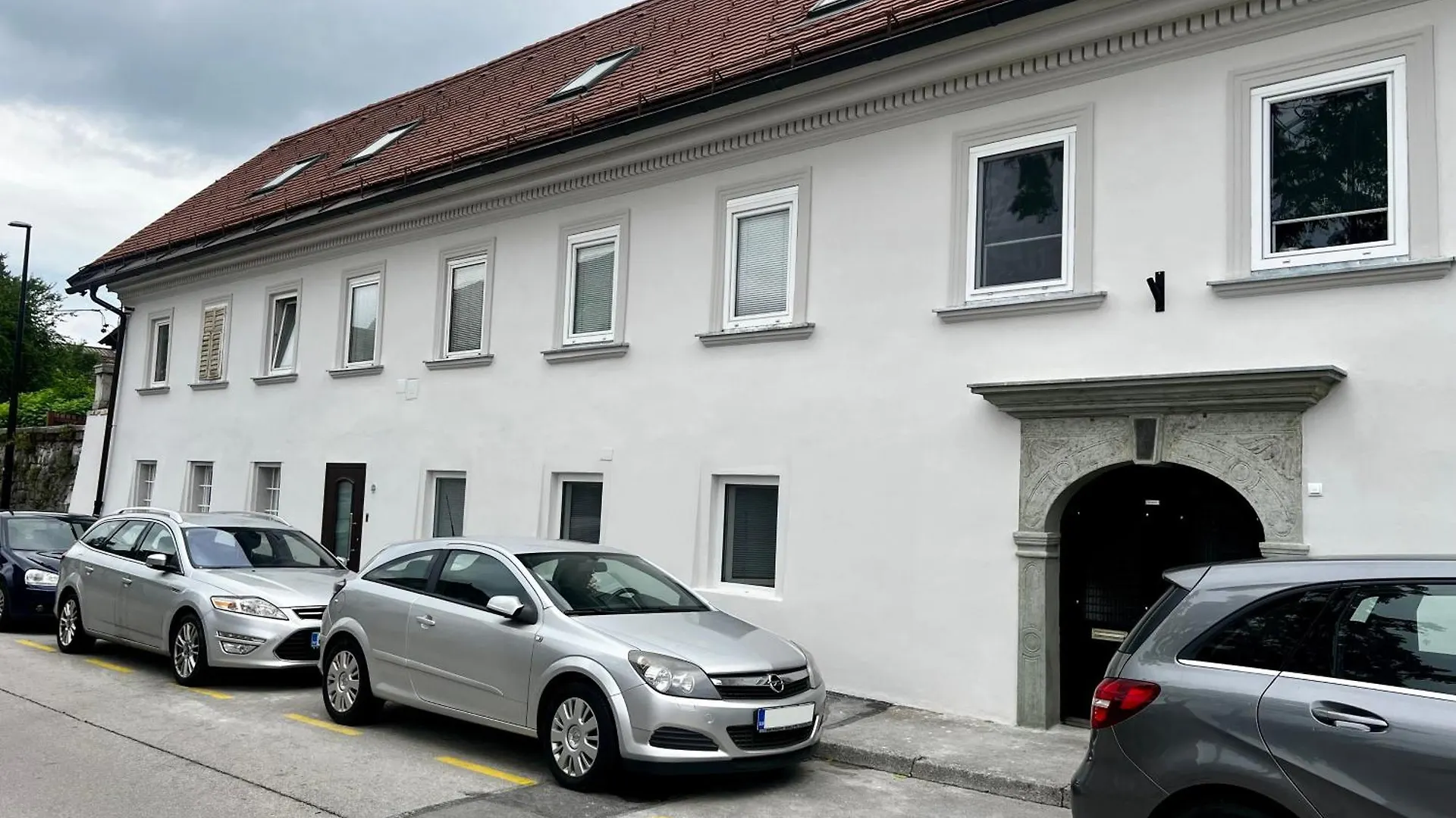 Daire Black And White Studio Ljubljana